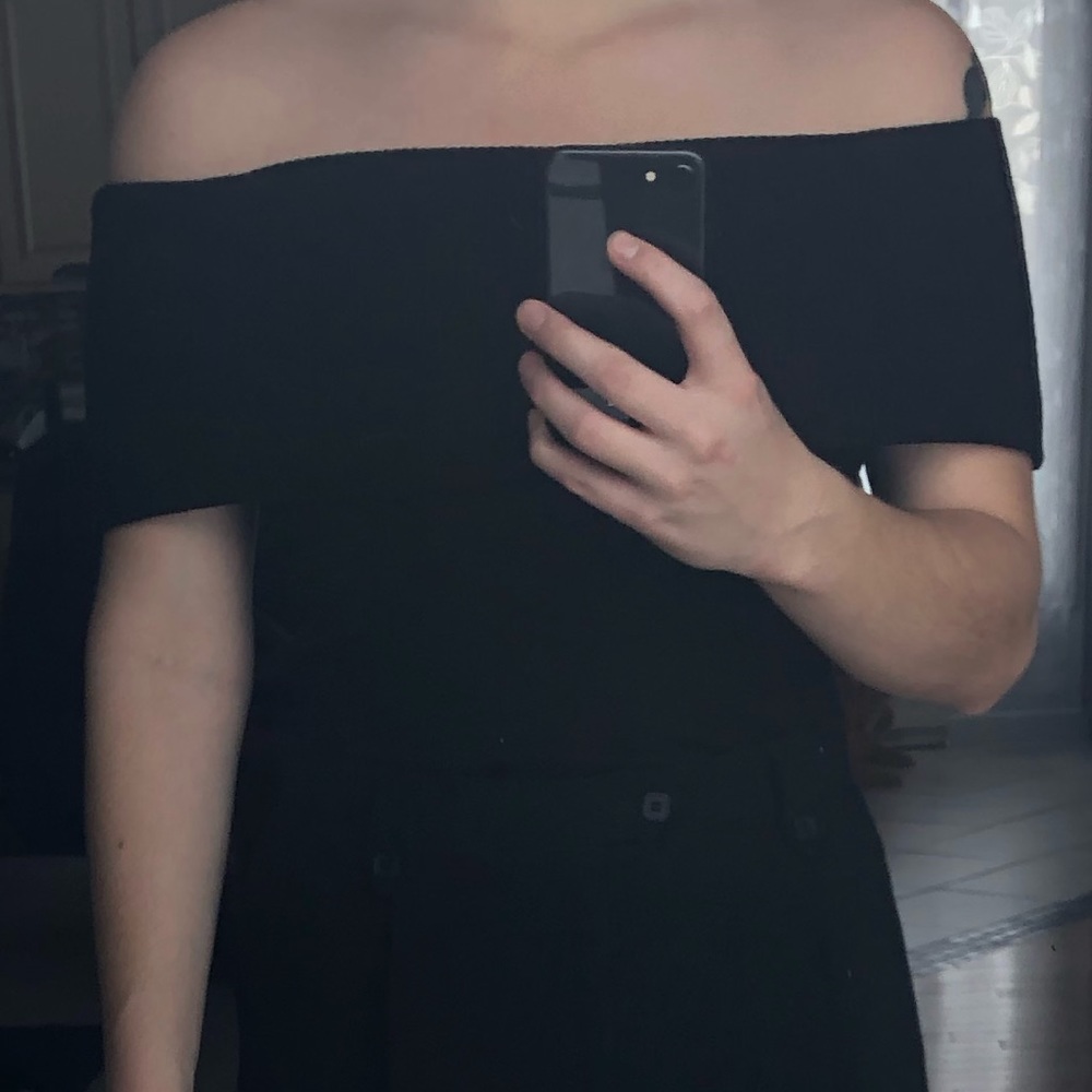 Black ribbed HM off the shoulder top